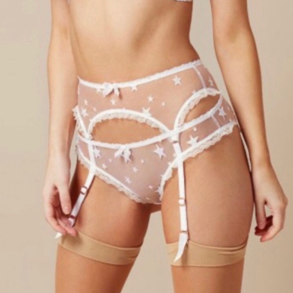 Agent Provocateur LUXX suspender Size 2 white
